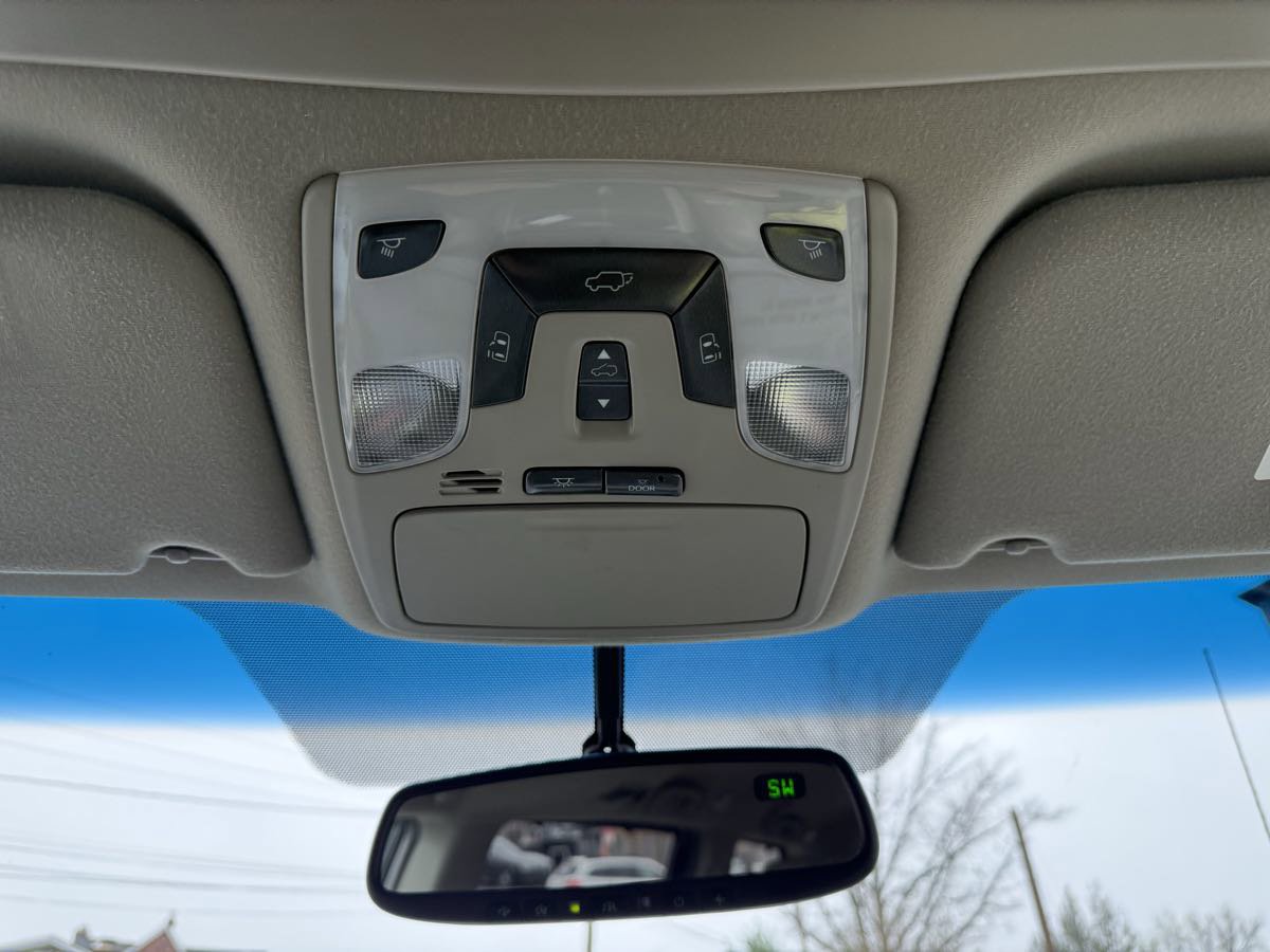 Used 2013 Toyota Sienna XLE image 28