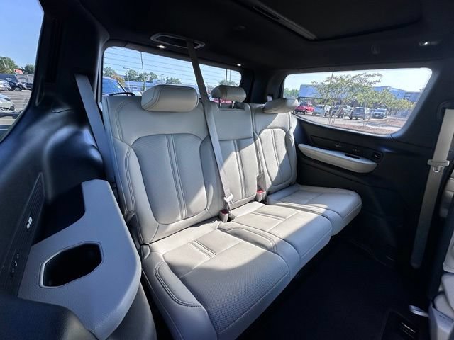 Used 2025 Jeep Wagoneer Series III w/ Premium Group I AWD/4WD image 36