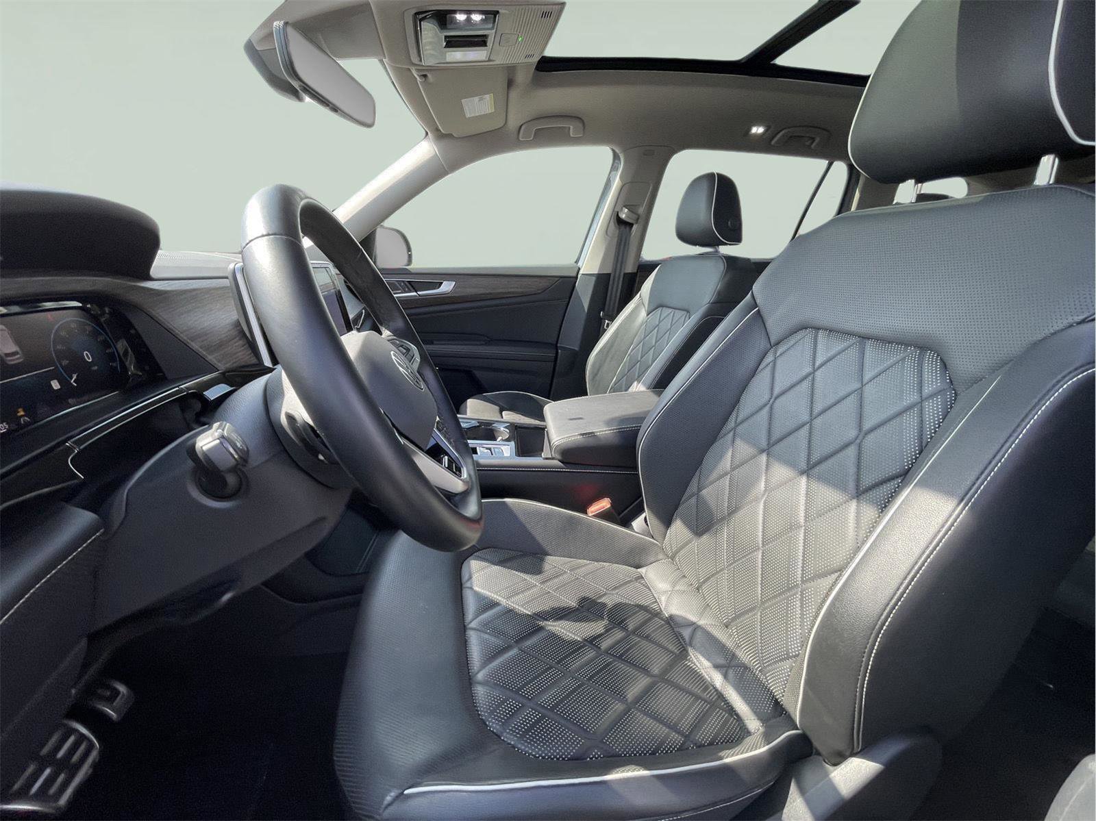 Used 2024 Volkswagen Atlas SEL Premium R-Line image 13