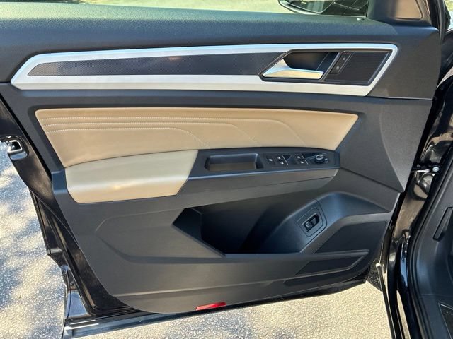 Used 2022 Volkswagen Atlas Cross Sport SEL R-Line AWD/4WD image 14