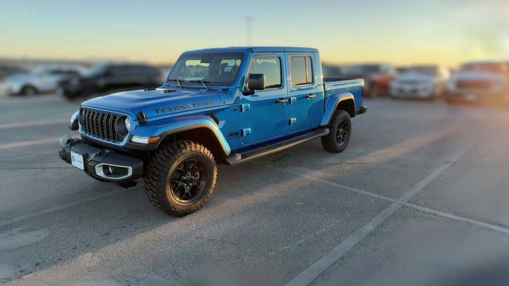 New 2025 Jeep Gladiator Sport