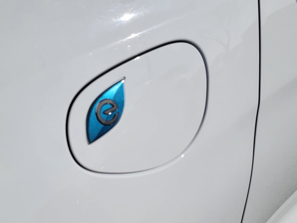 Certified 2023 Chrysler Pacifica Touring-L image 12