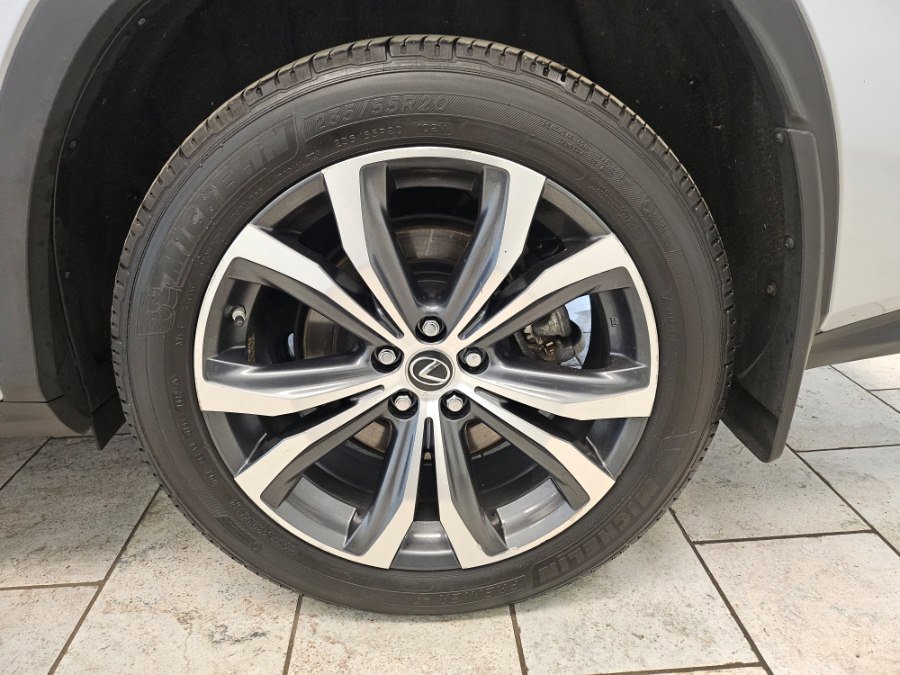 Used 2022 Lexus RX 350L Premium w/ Premium Package AWD/4WD image 9