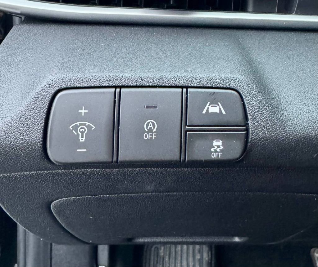 Used 2021 Hyundai Elantra SE FWD image 15