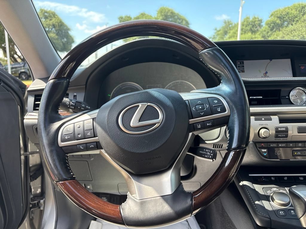 Used 2018 Lexus ES 300h w/ Luxury Package FWD image 14