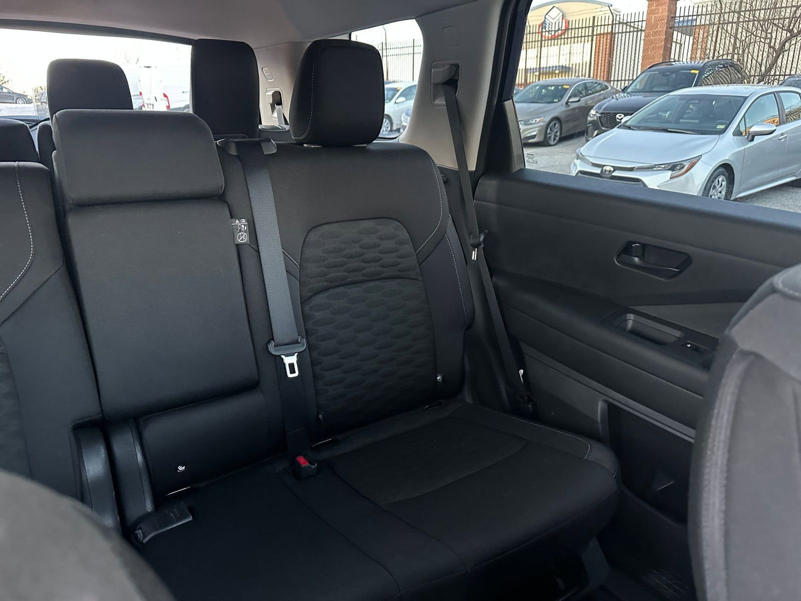 Used 2025 Nissan Pathfinder SV image 38