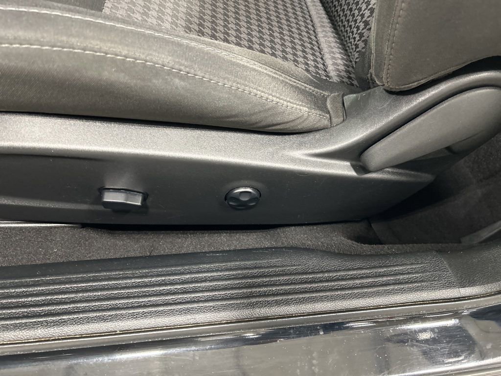 Used 2019 Dodge Challenger R/T w/ Blacktop Package image 11