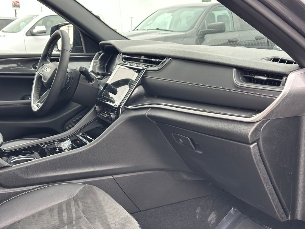 Used 2023 Jeep Grand Cherokee L Laredo image 21