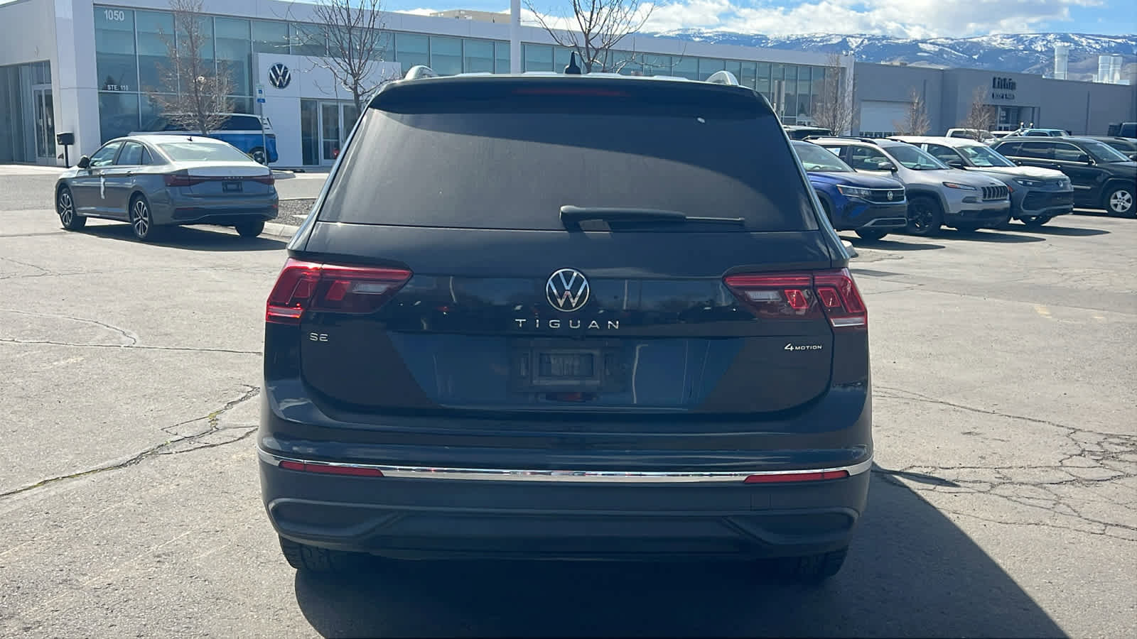 Used 2022 Volkswagen Tiguan SE w/ Panoramic Sunroof Package image 6