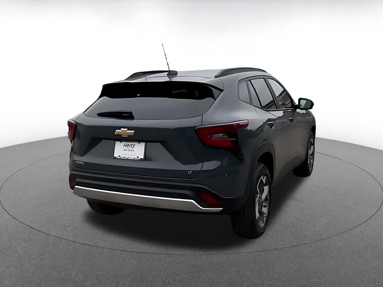 Used 2025 Chevrolet Trax LT w/ LT Convenience Package FWD image 14