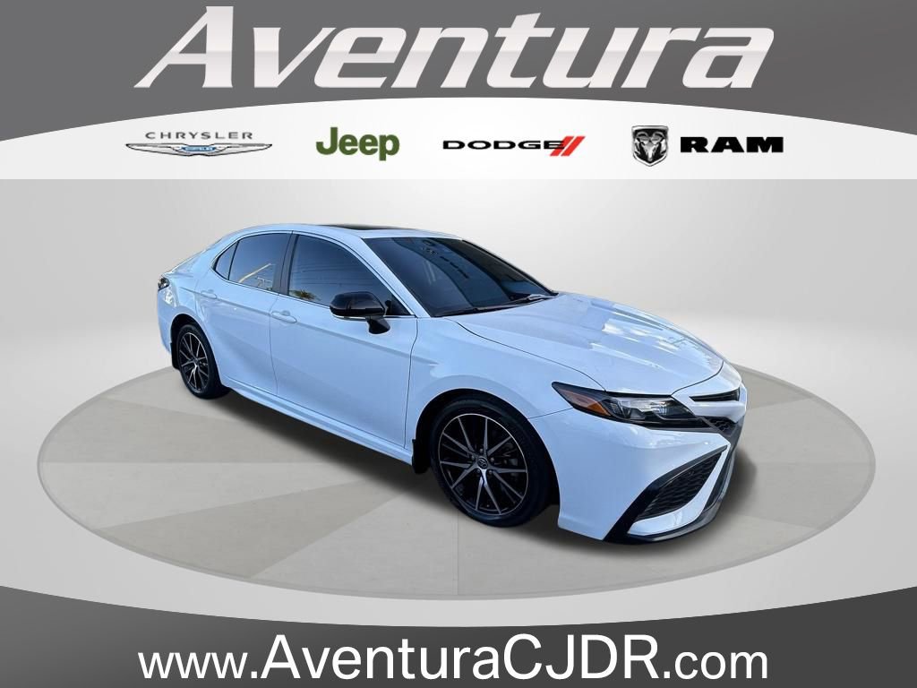 Used 2024 Toyota Camry SE w/ Convenience Package FWD image 1