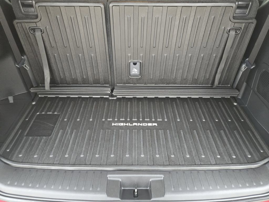 Used 2025 Toyota Highlander XLE AWD/4WD image 35