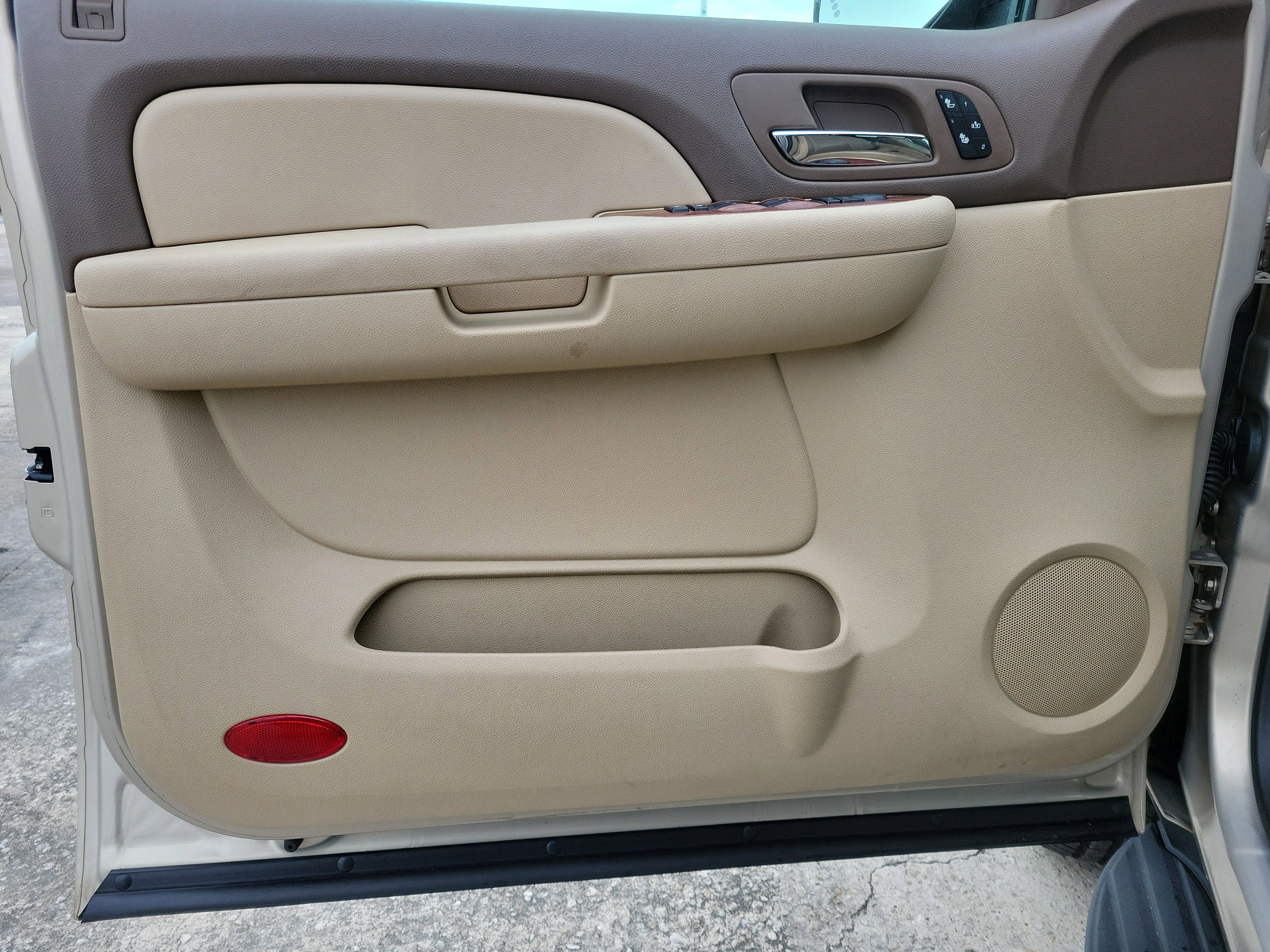 Used 2008 GMC Yukon SLT w/ SLT Preferred Equipment Group image 13