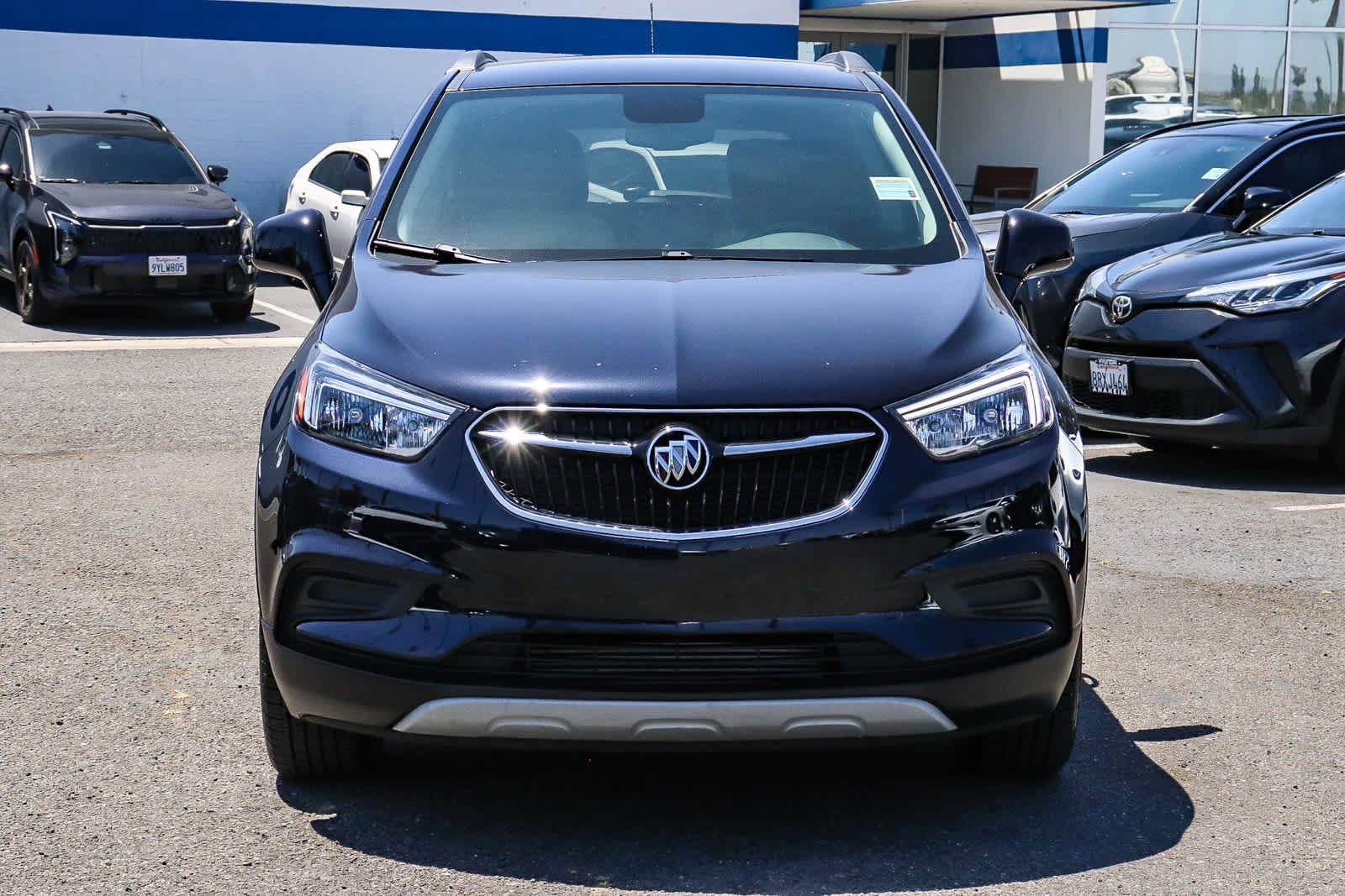 Used 2021 Buick Encore Preferred AWD/4WD image 2