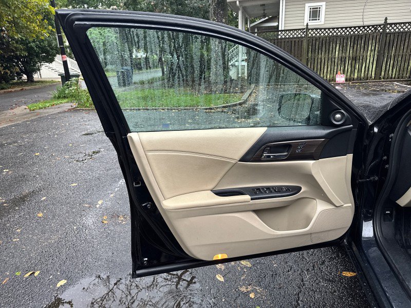Used 2017 Honda Accord EX-L image 10