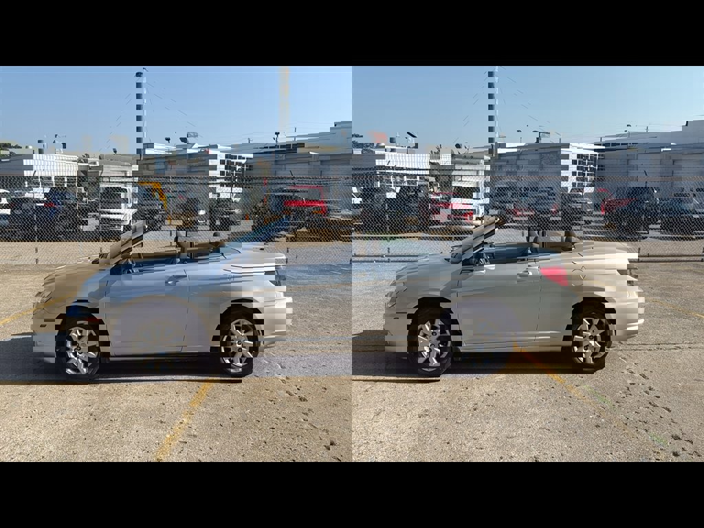 Used 2008 Chrysler Sebring LX image 3