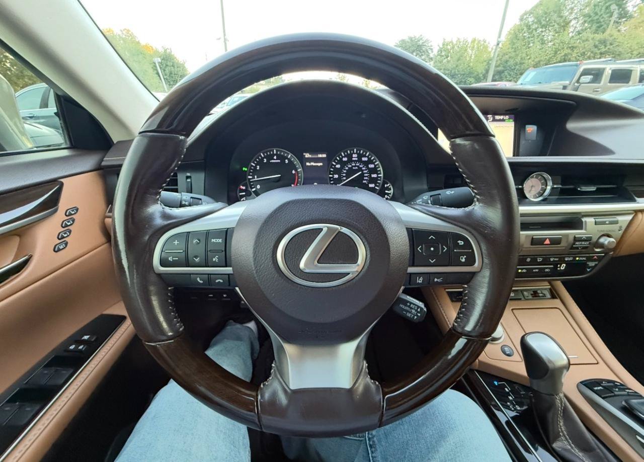 Used 2017 Lexus ES 350 w/ Luxury Package FWD image 17