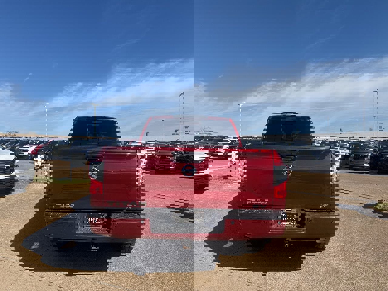 Used 2019 Nissan Titan SV w/ SV Convenience Package image 17