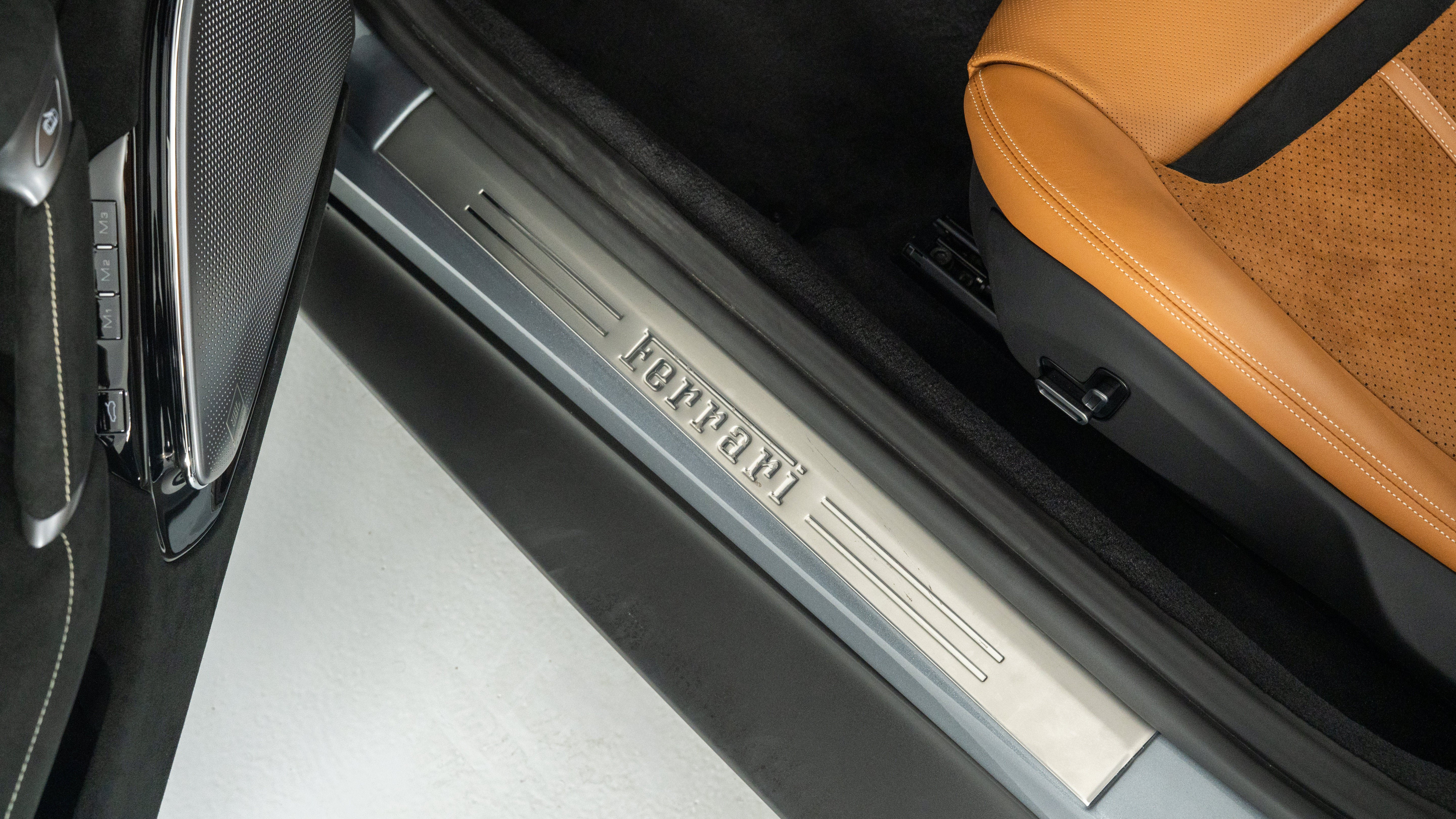 Certified 2025 Ferrari Roma Spider RWD image 17