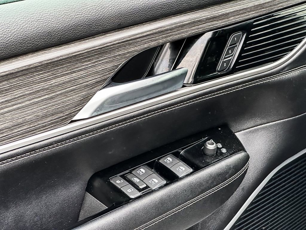 Used 2024 Jeep Wagoneer L Series III w/ Flexible Seating Group image 10