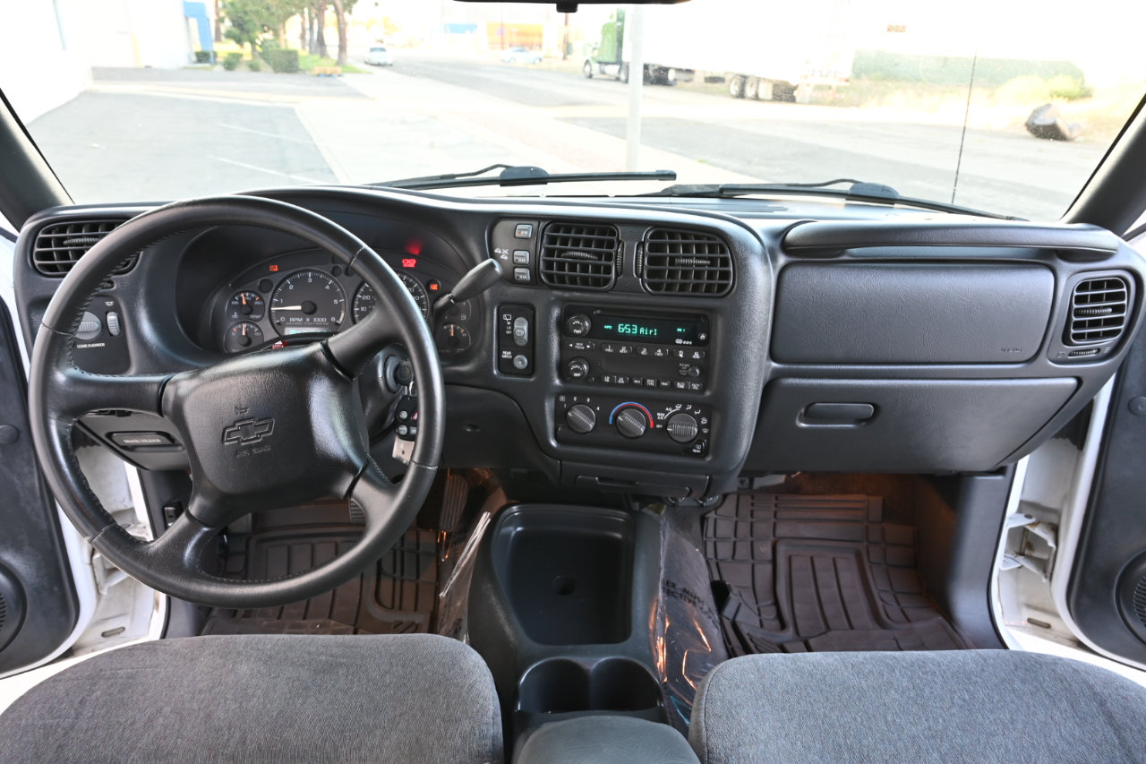 Used 2002 Chevrolet Blazer LS w/ Preferred Equipment Group AWD/4WD image 12