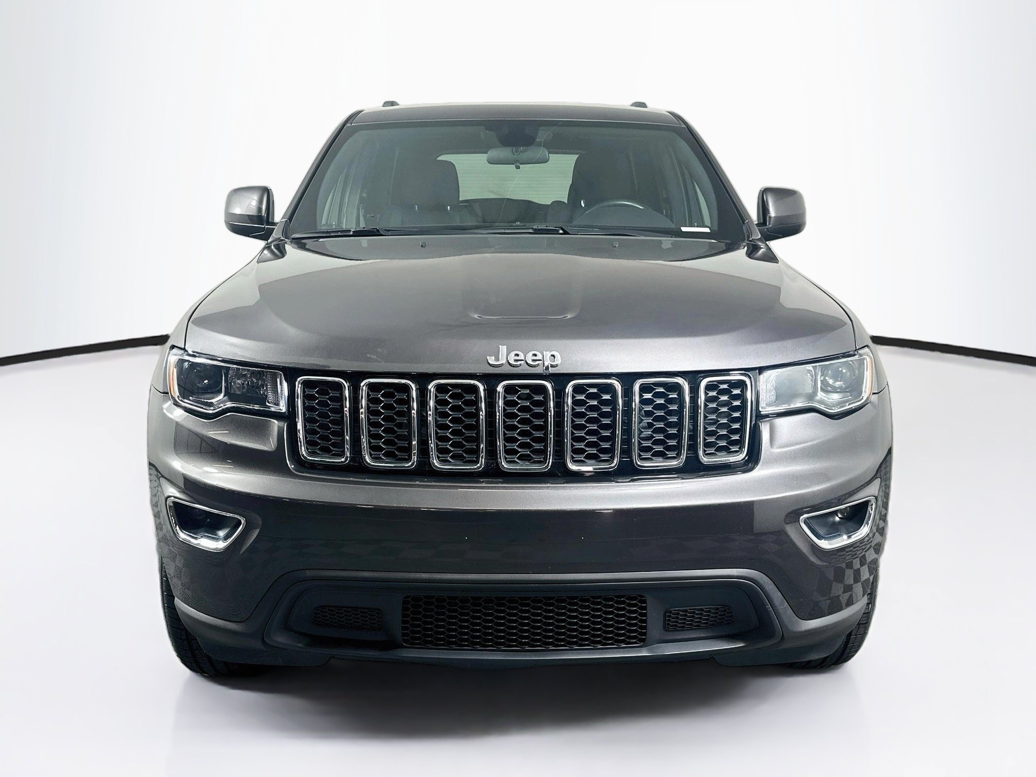 Used 2021 Jeep Grand Cherokee Laredo AWD/4WD image 2