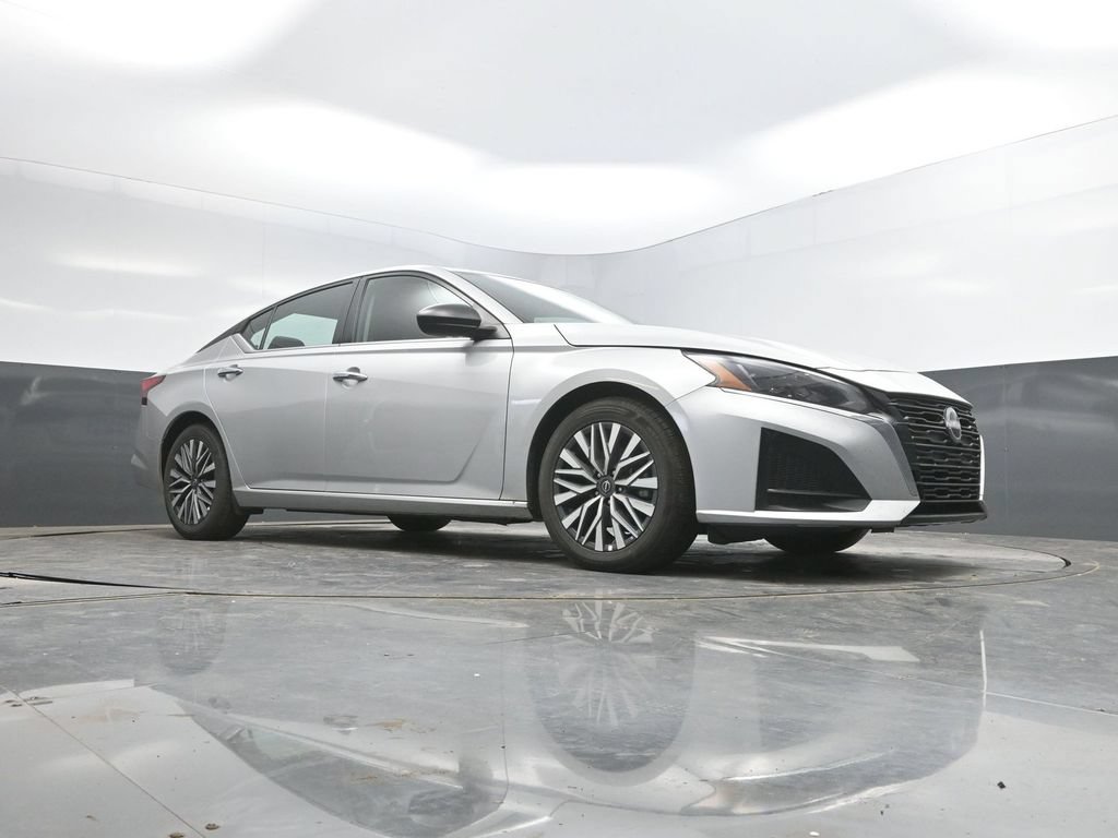 Used 2025 Nissan Altima 2.5 SV FWD image 28