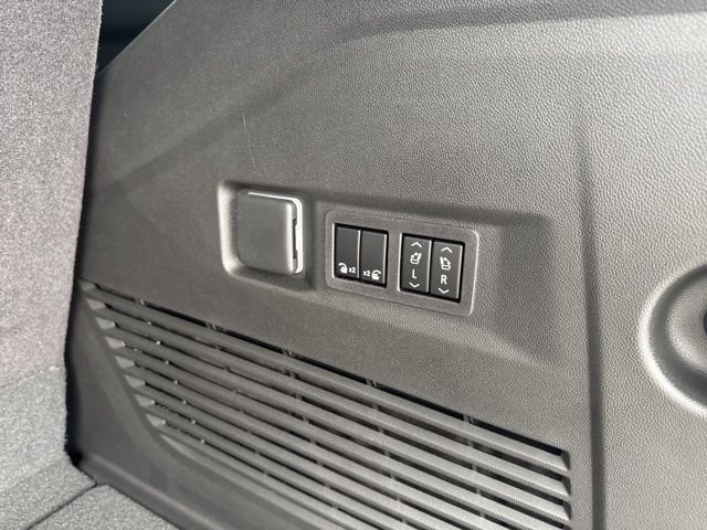 New 2026 GMC Yukon Denali w/ Denali Reserve Package AWD/4WD image 11