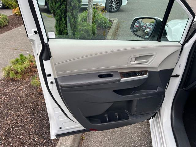 Certified 2023 Toyota Sienna LE FWD image 11