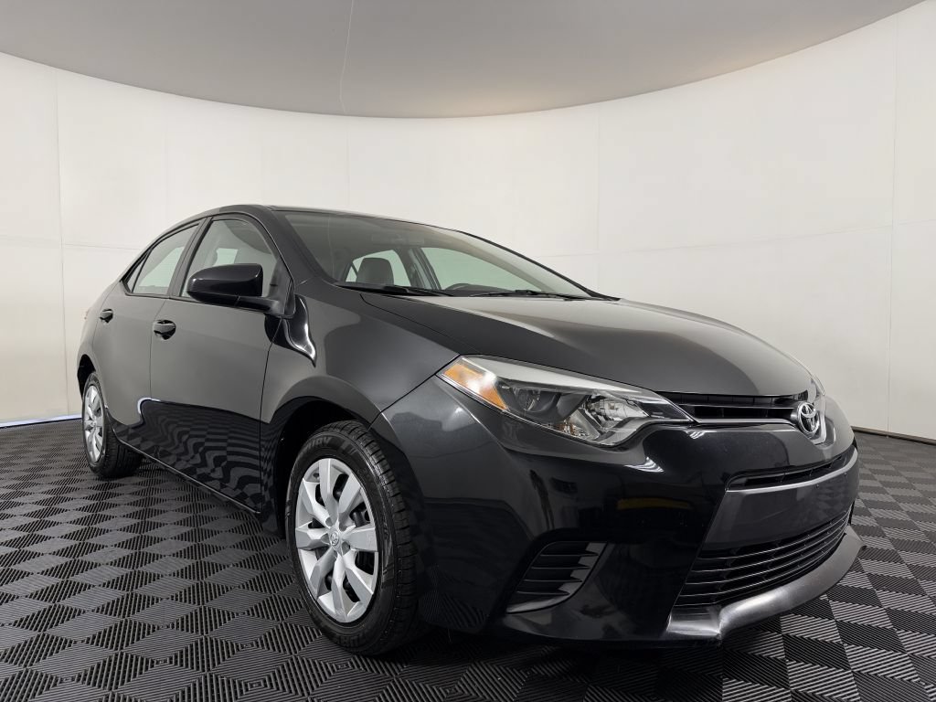 Used 2016 Toyota Corolla LE FWD image 3