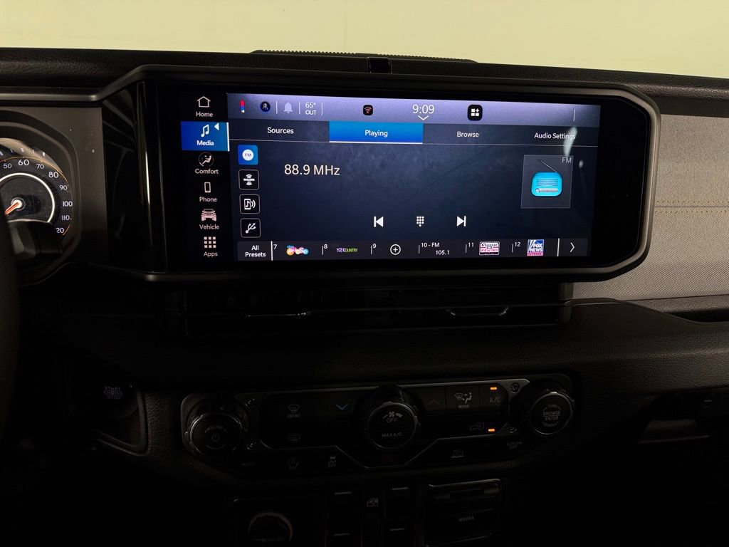 Used 2025 Jeep Wrangler Sport S image 18