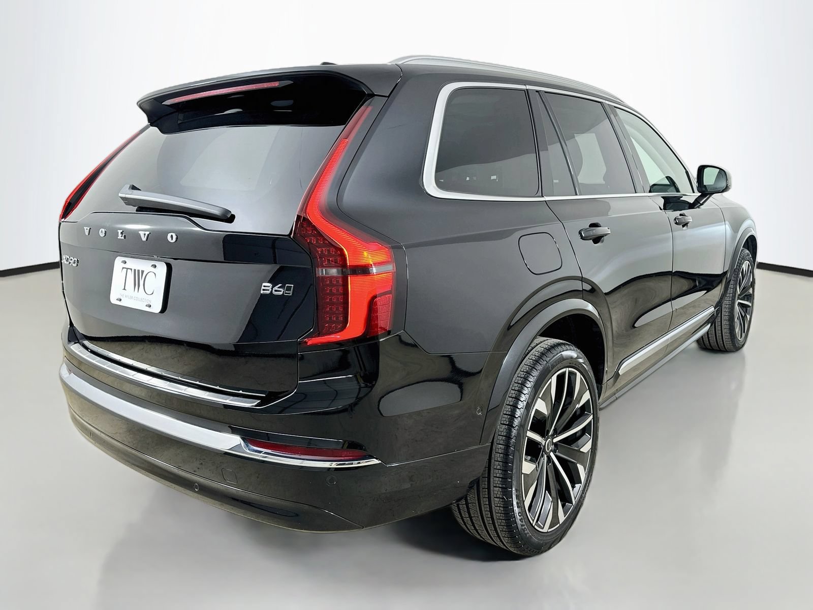Used 2026 Volvo XC90 B6 Plus w/ Protection Package Premier AWD/4WD image 5