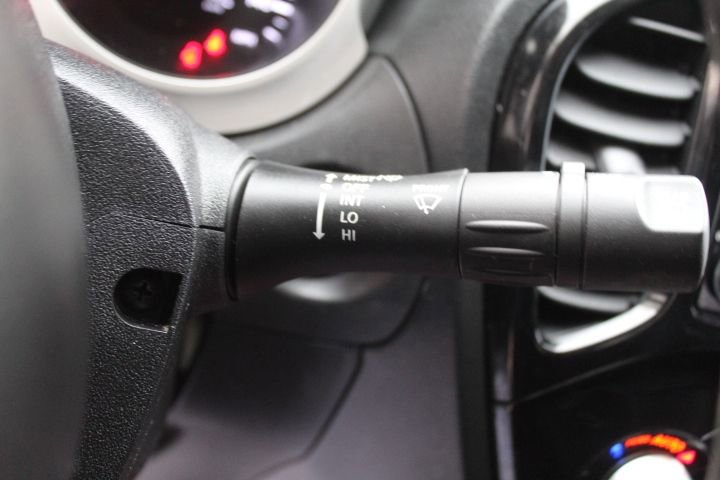 Used 2015 Nissan Juke SL image 18