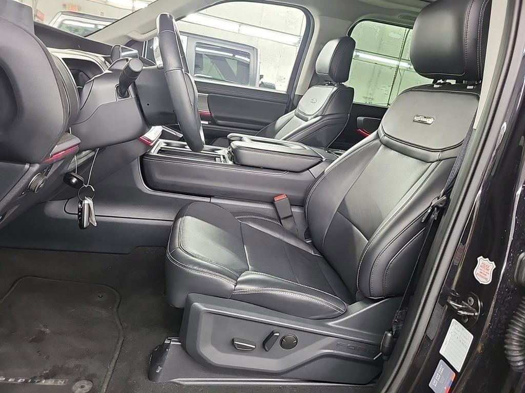 Used 2025 Ford Expedition Platinum image 8