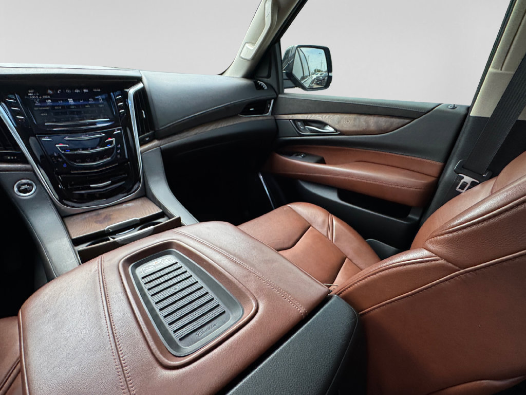 Used 2019 Cadillac Escalade Premium Luxury AWD/4WD image 23