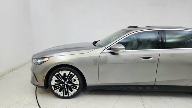 Used 2025 BMW 530i RWD image 4