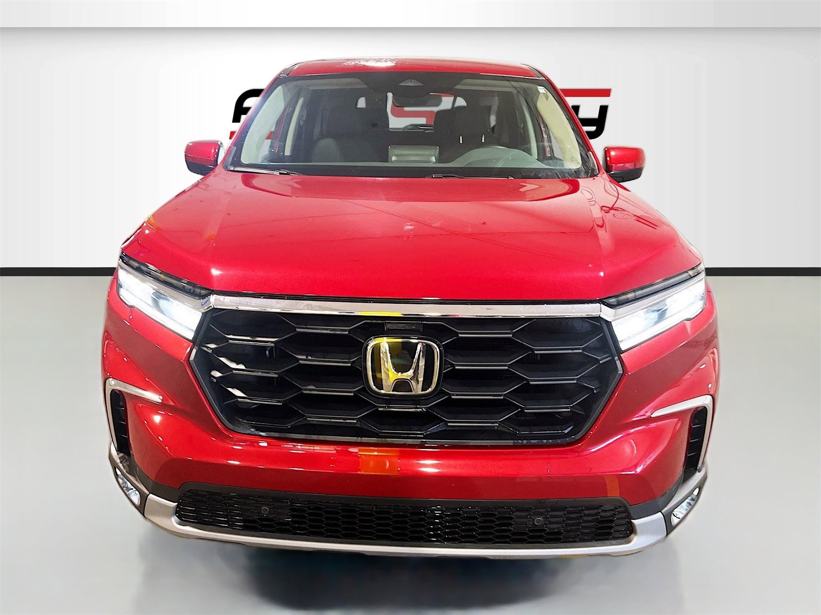 Used 2025 Honda Pilot EX-L image 2