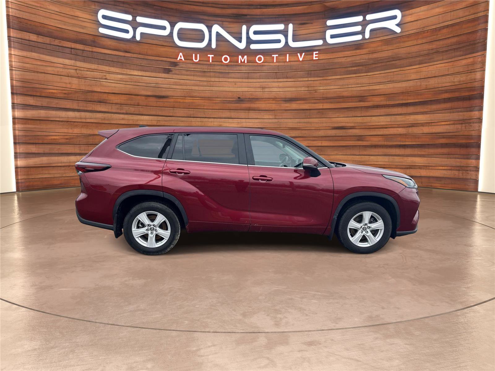 Used 2024 Toyota Highlander LE image 8