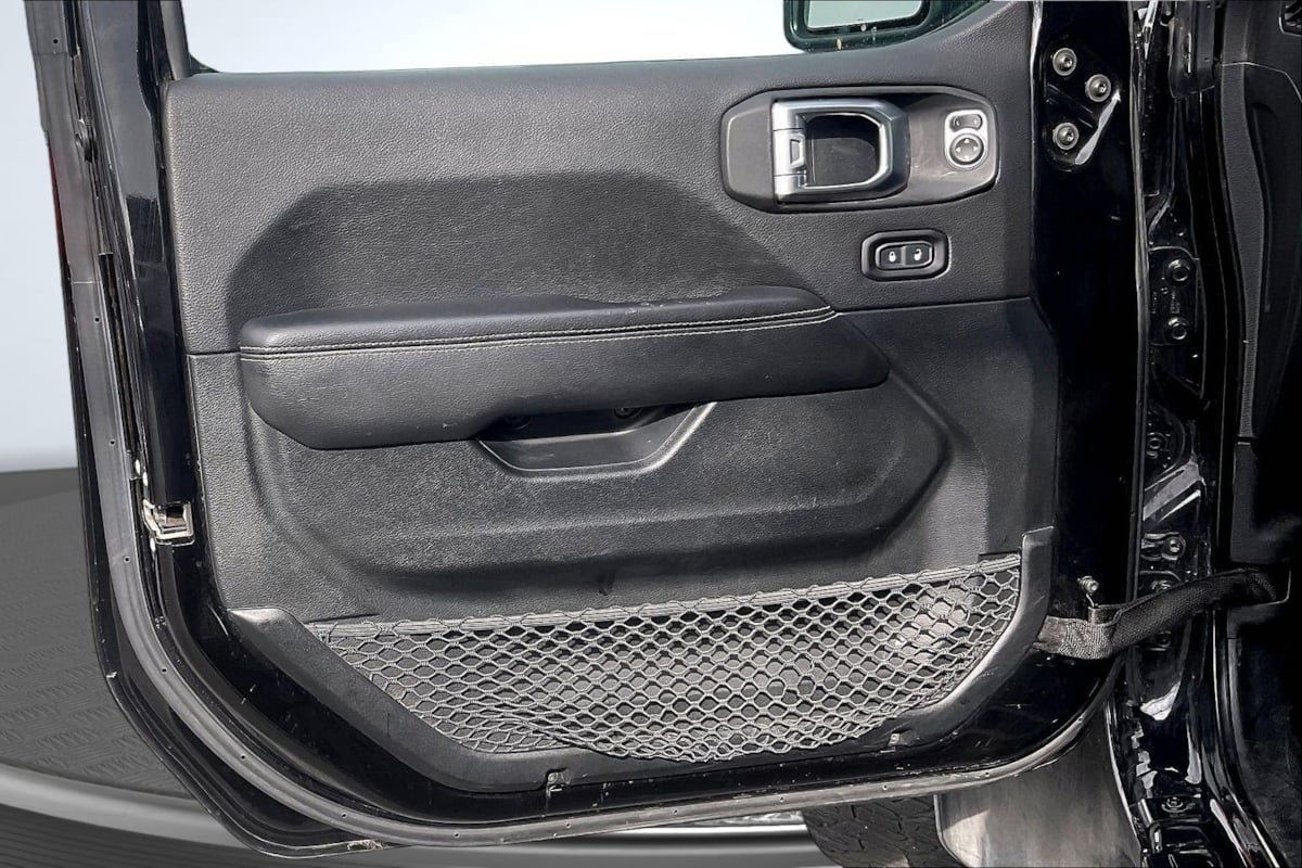 Used 2020 Jeep Gladiator Overland AWD/4WD image 24