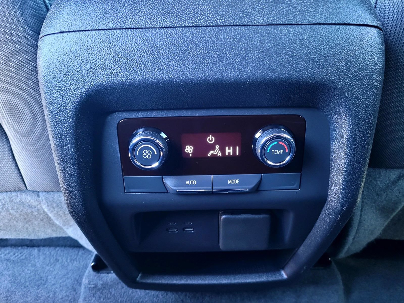 Used 2024 Chevrolet Traverse LT AWD/4WD image 19