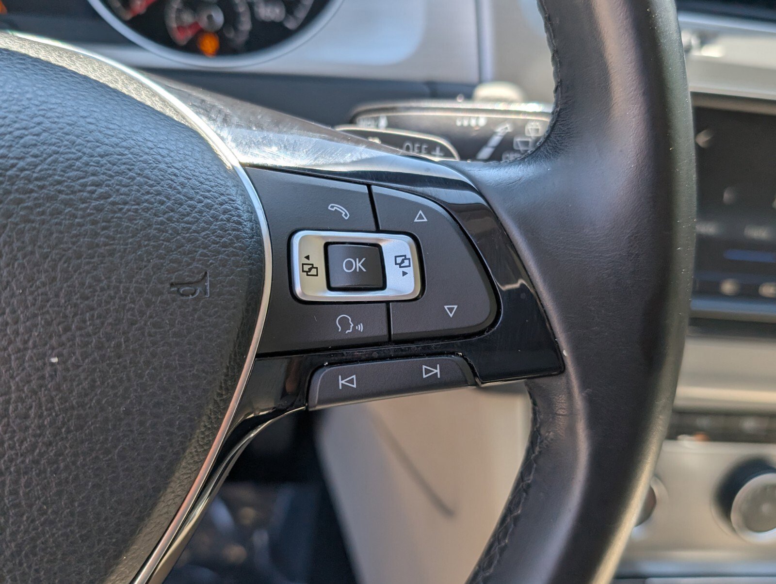 Used 2017 Volkswagen Golf Wolfsburg Edition image 32