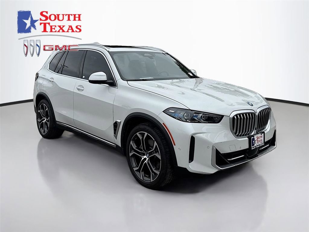 Used 2025 BMW X5 xDrive40i w/ Parking Assistance Package image 1