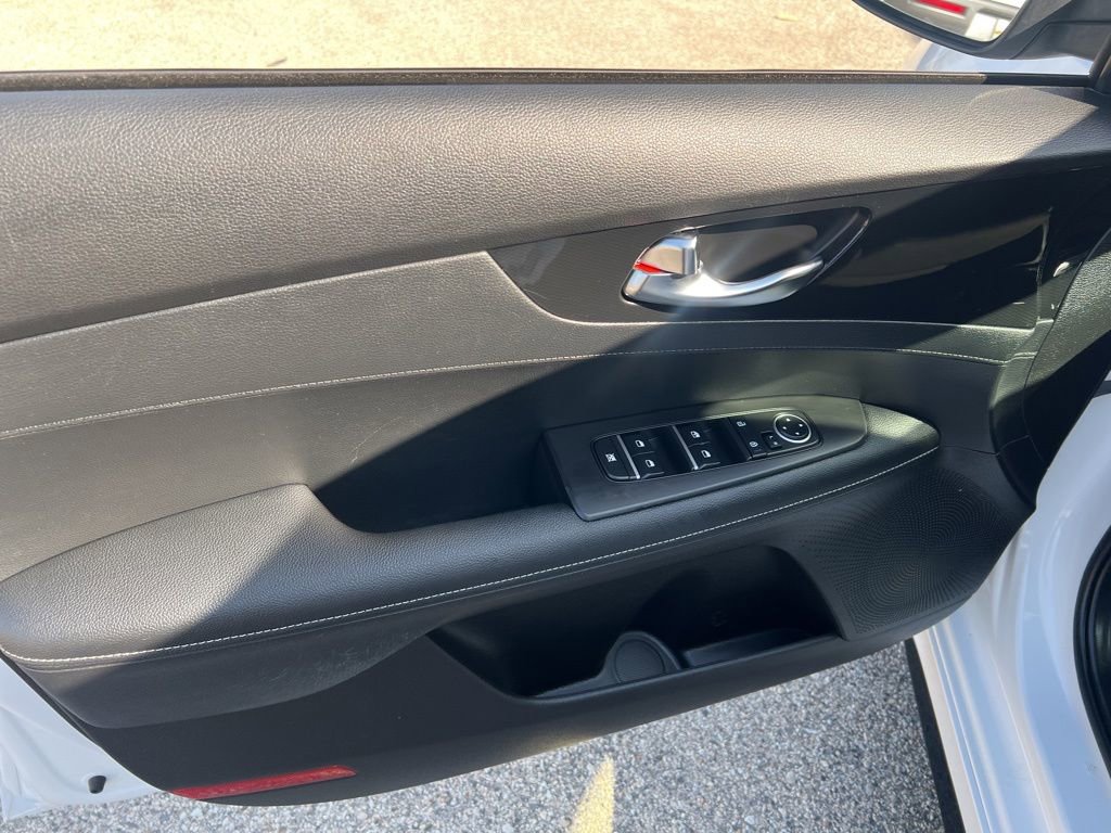 Certified 2023 Kia Forte GT-Line FWD image 7