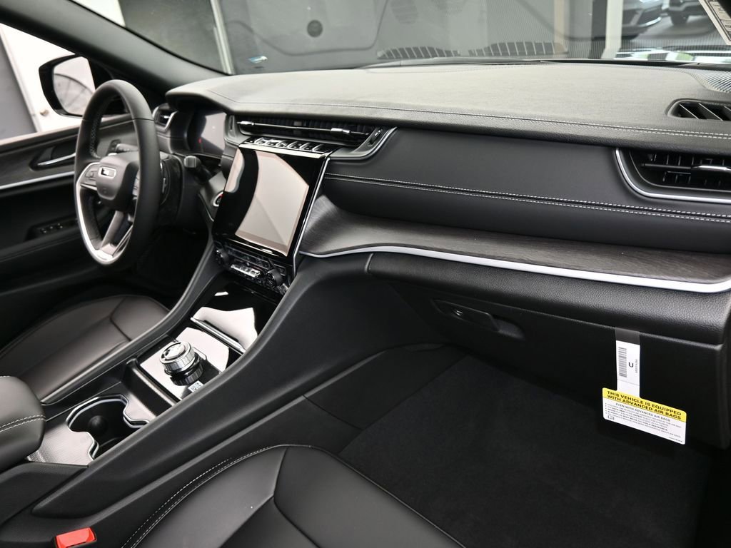 Used 2025 Jeep Grand Cherokee L Limited image 39