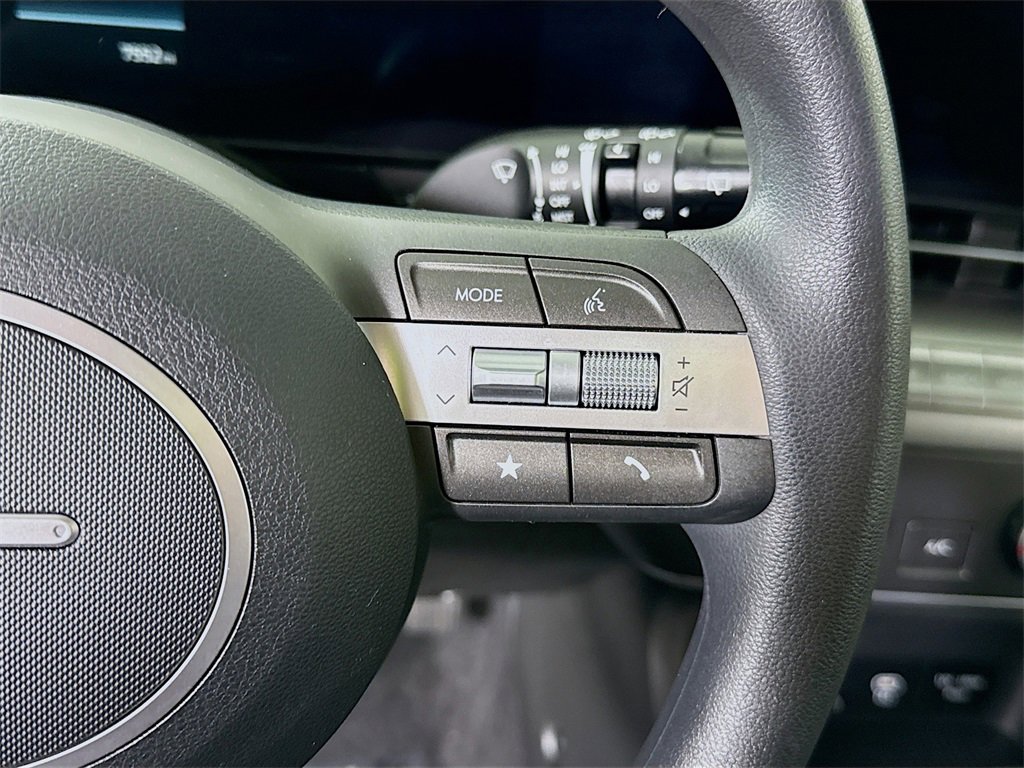 Certified 2025 Hyundai Kona SE image 23