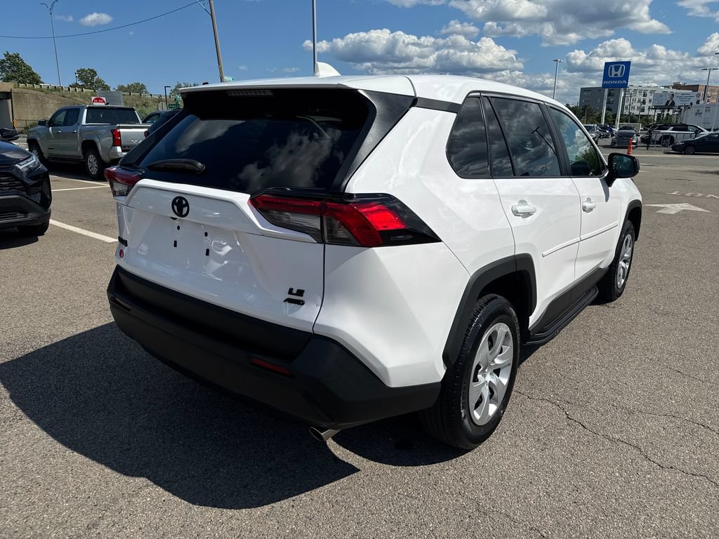 Used 2024 Toyota RAV4 LE AWD/4WD image 8
