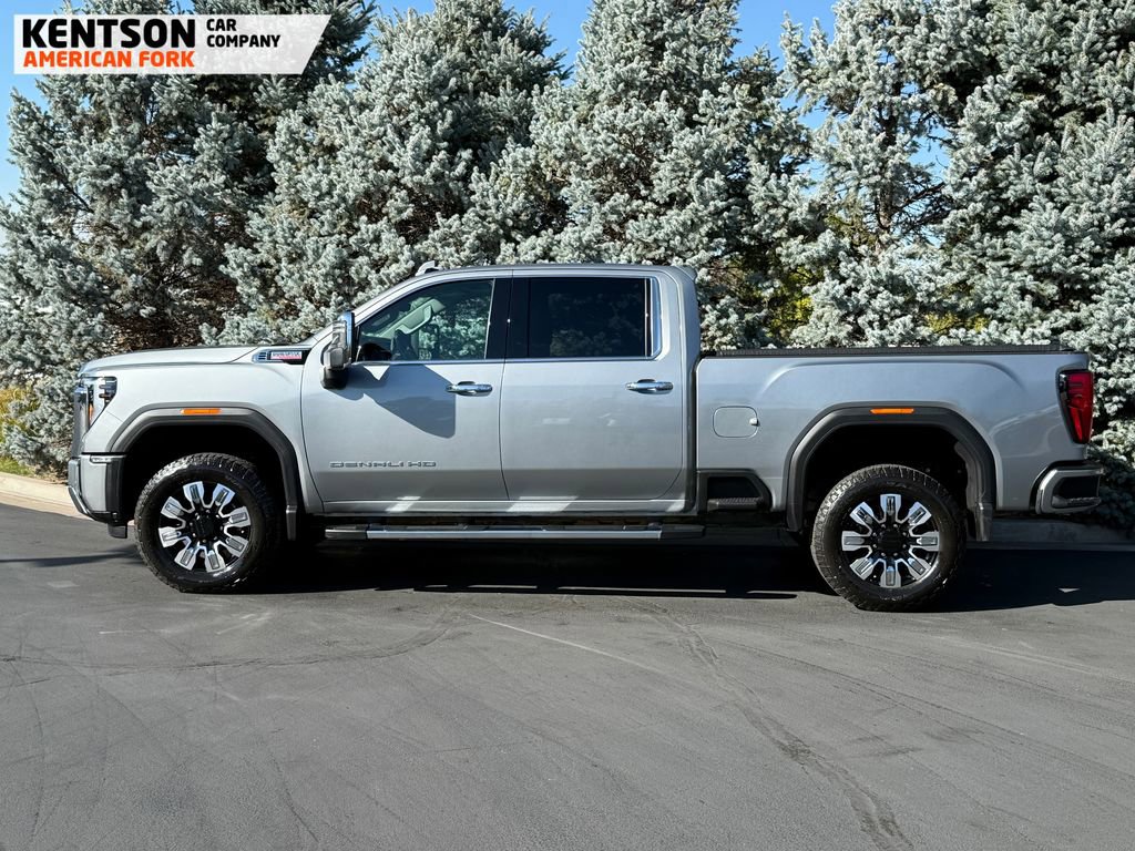 Used 2025 GMC Sierra 3500 Denali image 3