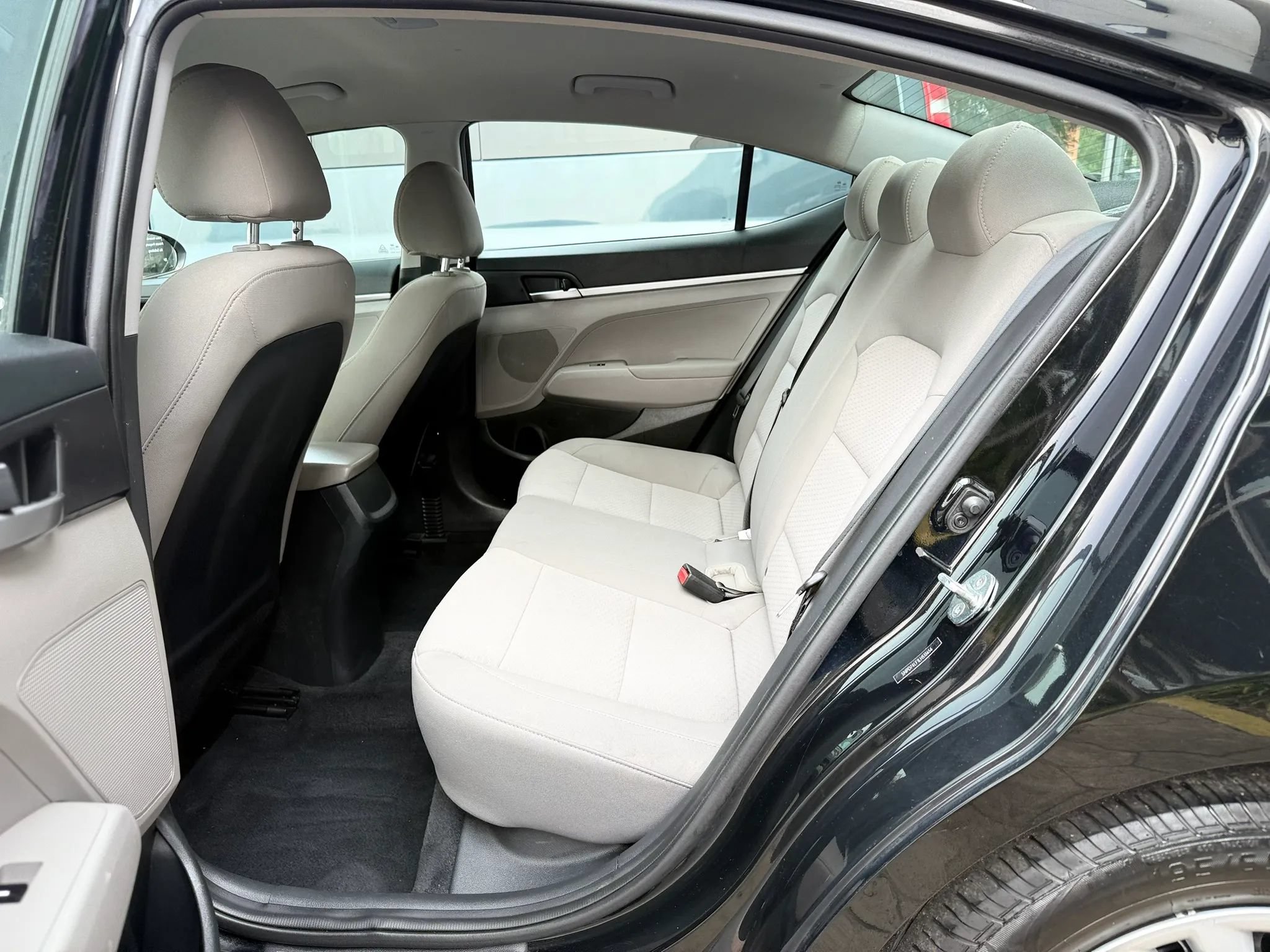Used 2020 Hyundai Elantra SE FWD image 24