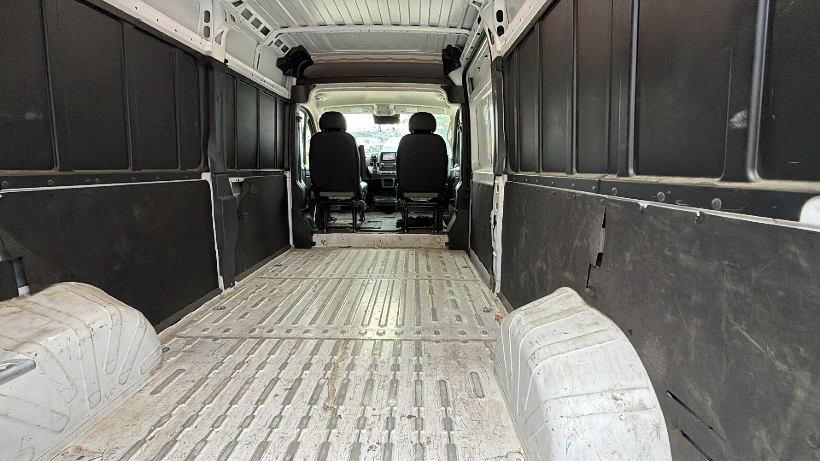 Used 2024 RAM ProMaster 2500 w/ Convenience Group FWD image 13