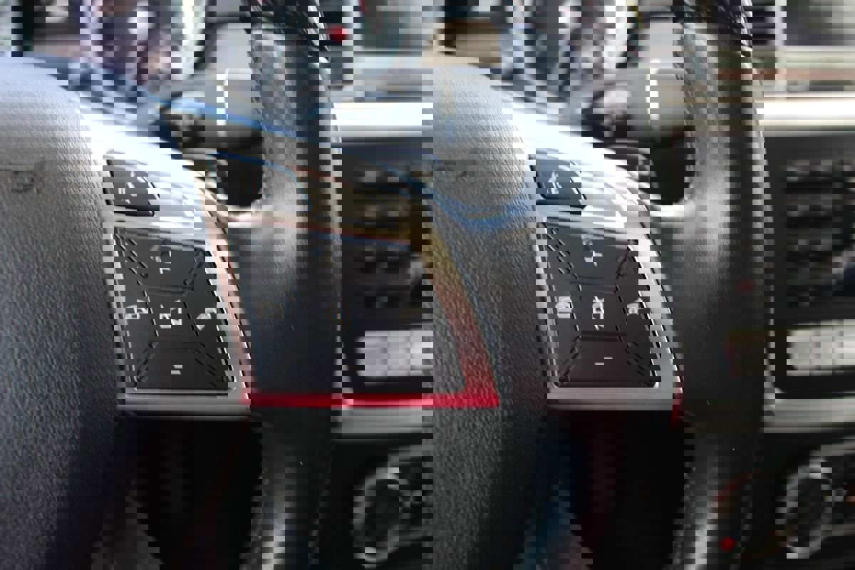 Used 2015 Mercedes-Benz GL 550 4MATIC image 30